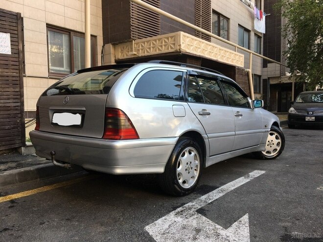Mercedes C 220 2000, 240,000 km - 2.2 l - Bakı