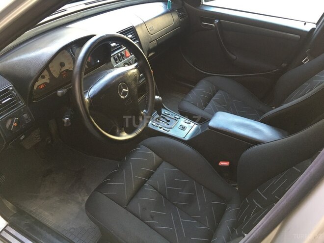 Mercedes C 220 2000, 240,000 km - 2.2 l - Bakı
