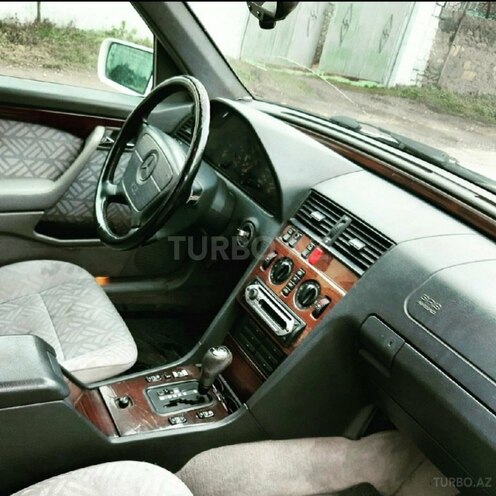 Mercedes C 180 1995, 355,000 km - 1.8 л - Quba