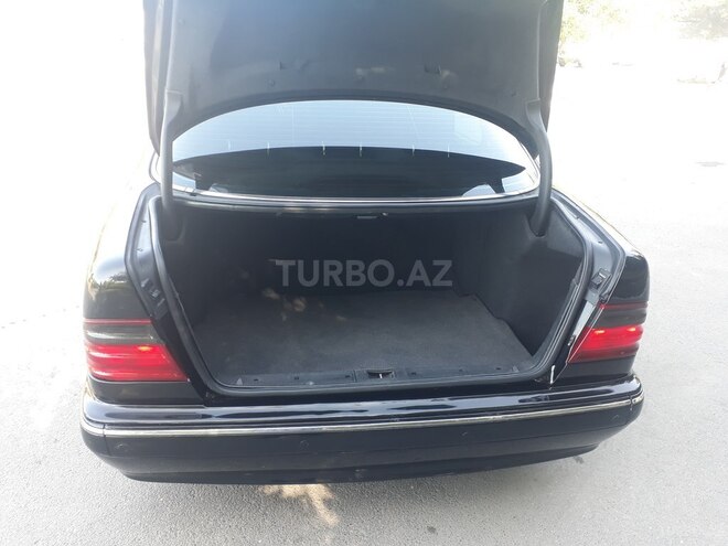Mercedes E 320 2001, 256,321 km - 3.2 l - Xırdalan