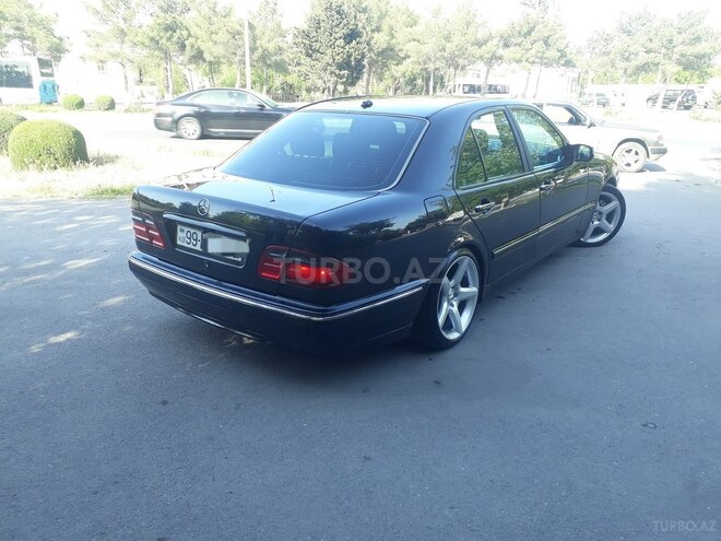 Mercedes E 320 2001, 256,321 km - 3.2 l - Xırdalan