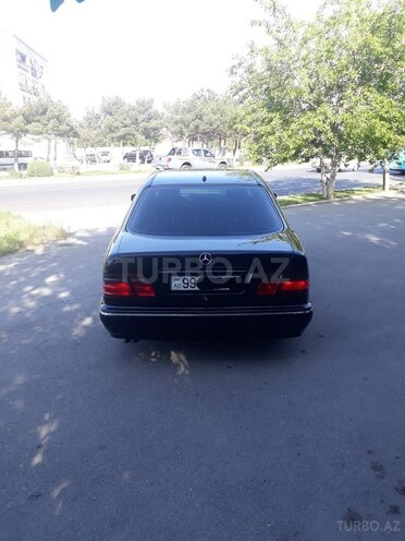 Mercedes E 320 2001, 256,321 km - 3.2 l - Xırdalan