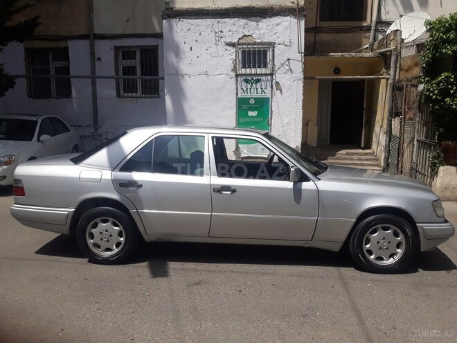 Mercedes E 220 1994, 588,000 km - 2.0 l - Bakı