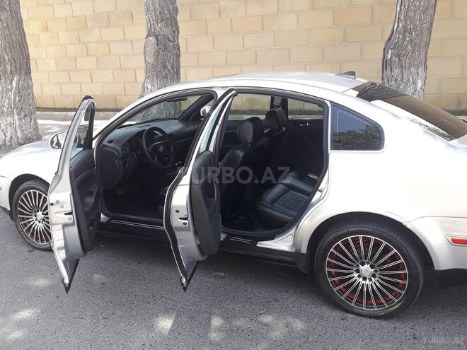 Volkswagen Passat 2004, 260,000 km - 1.8 l - Bakı