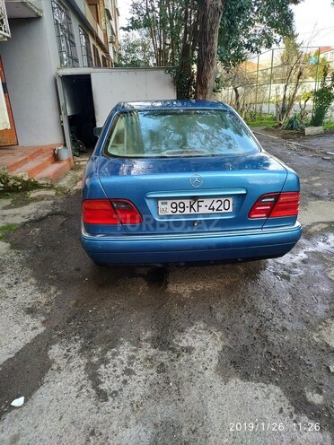 Mercedes E 240 1999, 255,000 km - 2.4 л - Bakı
