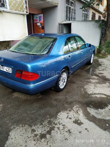 Mercedes E 240 1999, 255,000 km - 2.4 л - Bakı