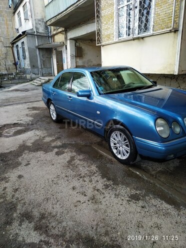 Mercedes E 240 1999, 255,000 km - 2.4 л - Bakı