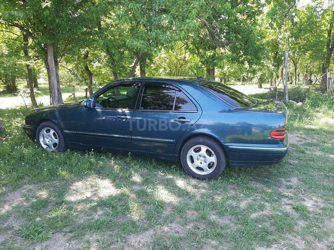 Mercedes E 220 2001, 271,000 km - 2.2 л - Bakı