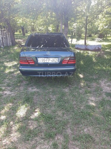 Mercedes E 220 2001, 271,000 km - 2.2 л - Bakı