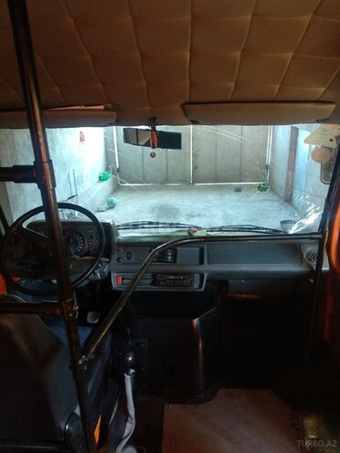 Mercedes 208 D 1992, 500,000 km - 2.3 l - Zaqatala
