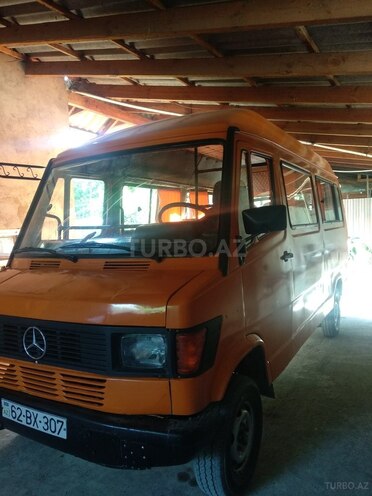 Mercedes 208 D 1992, 500,000 km - 2.3 l - Zaqatala