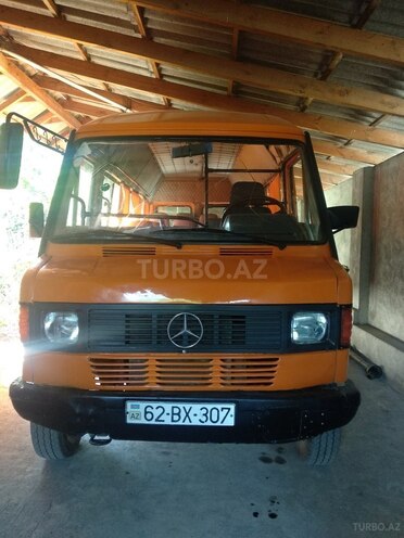 Mercedes 208 D 1992, 500,000 km - 2.3 l - Zaqatala
