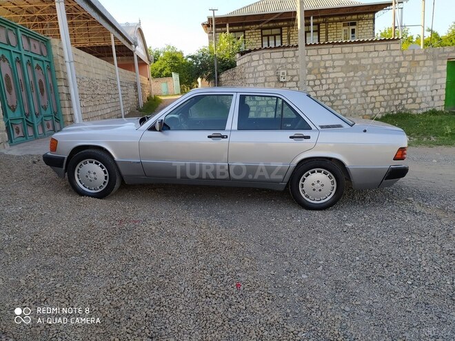 Mercedes 190 1993, 577,000 km - 2.0 l - Qazax