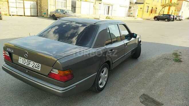 Mercedes E 230 1987, 324,500 km - 2.3 л - Bakı