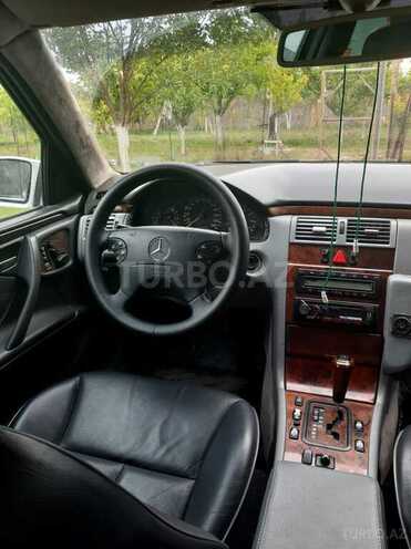 Mercedes E 240 1998, 406,000 km - 2.4 l - Bərdə