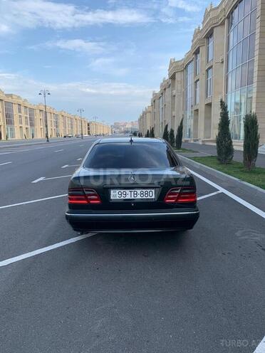 Mercedes E 320 2001, 499,000 km - 3.2 l - Bakı