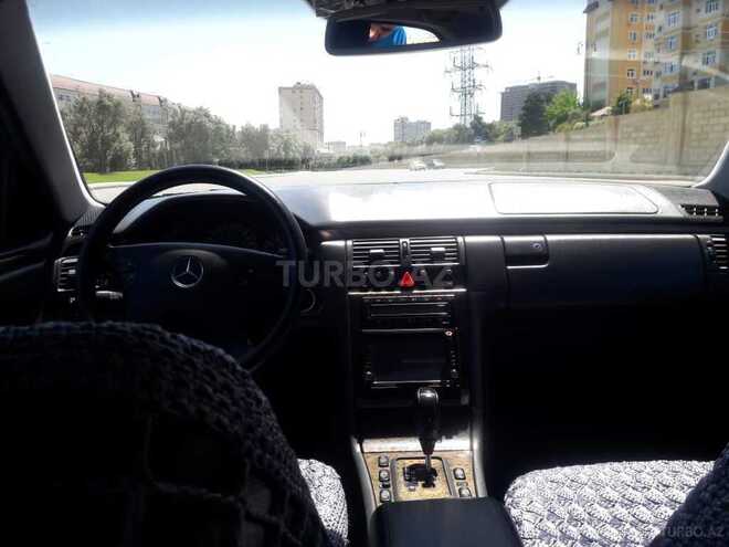 Mercedes E 280 2001, 260,000 km - 2.8 l - Bakı