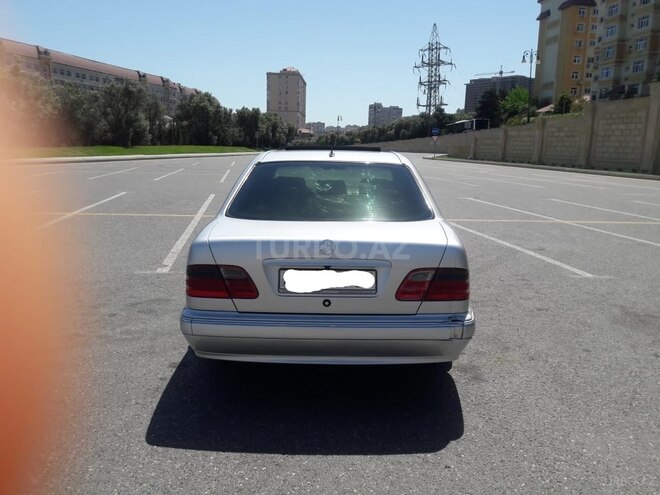 Mercedes E 280 2001, 260,000 km - 2.8 l - Bakı