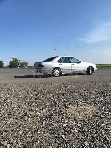 Mercedes E 270 1999, 303,000 km - 2.7 l - Ağdam