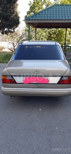 Mercedes E 260 1988, 258,365 km - 2.6 l - Bakı