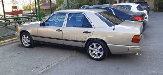 Mercedes E 260 1988, 258,365 km - 2.6 l - Bakı