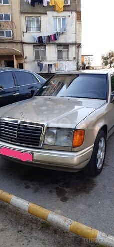 Mercedes E 260 1988, 258,365 km - 2.6 l - Bakı