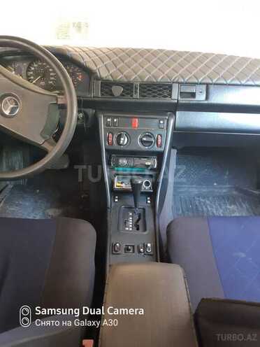 Mercedes E 260 1988, 258,365 km - 2.6 l - Bakı