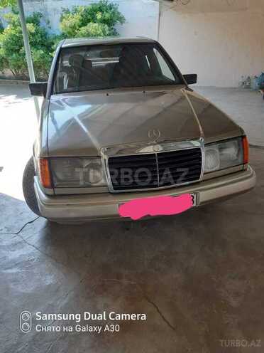 Mercedes E 260 1988, 258,365 km - 2.6 l - Bakı