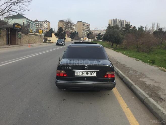 Mercedes E 220 1995, 420,000 km - 2.2 l - Bakı