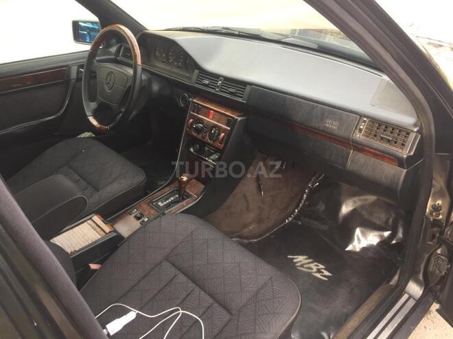 Mercedes E 220 1995, 420,000 km - 2.2 l - Bakı