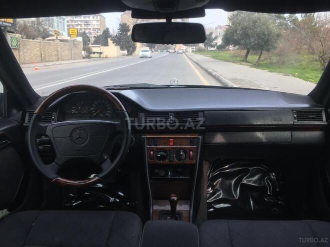 Mercedes E 220 1995, 420,000 km - 2.2 l - Bakı