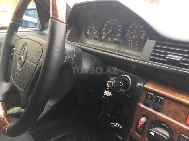 Mercedes E 220 1995, 420,000 km - 2.2 l - Bakı