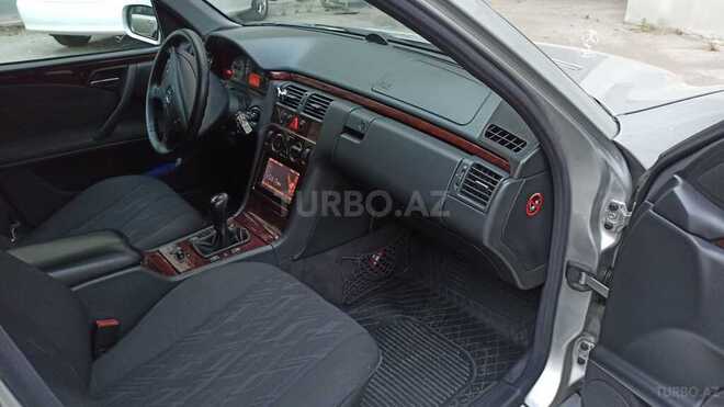 Mercedes E 220 2000, 360,000 km - 2.2 l - Bakı