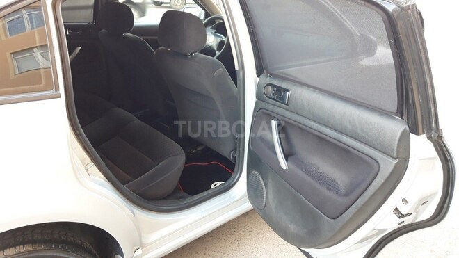 Volkswagen Passat 2000, 297,000 km - 2.0 l - Bakı