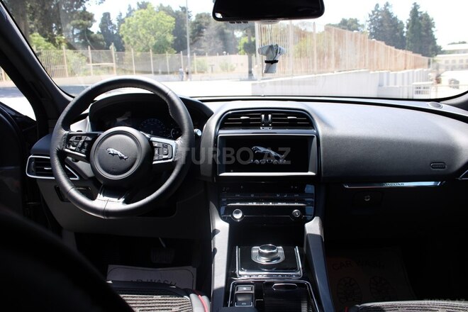 Jaguar F-Pace 2018, 11,000 km - 2.0 l - Bakı