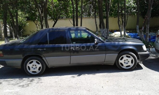 Mercedes E 230 1989, 403,000 km - 2.3 l - Mingəçevir