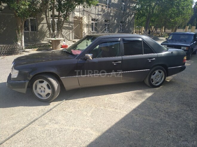 Mercedes E 230 1989, 403,000 km - 2.3 l - Mingəçevir