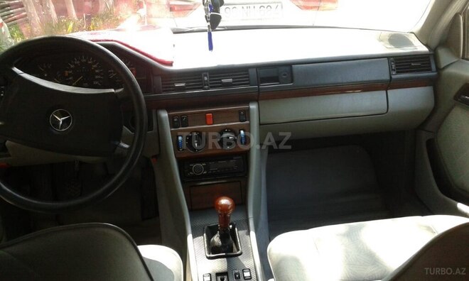 Mercedes E 230 1989, 403,000 km - 2.3 l - Mingəçevir