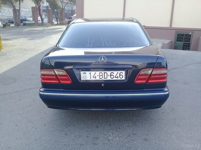 Mercedes E 260 2001, 295,000 km - 2.6 l - Bakı