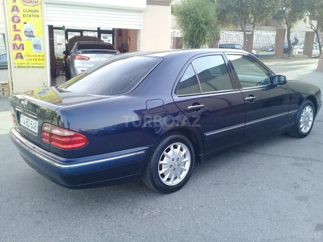 Mercedes E 260 2001, 295,000 km - 2.6 l - Bakı