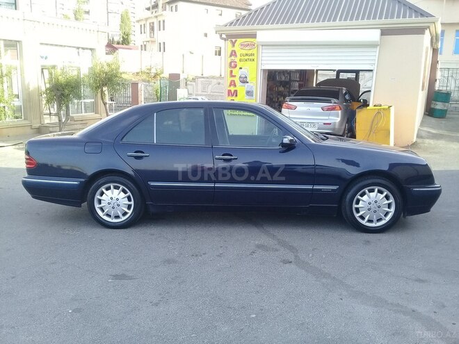 Mercedes E 260 2001, 295,000 km - 2.6 l - Bakı