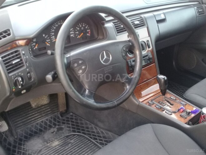 Mercedes E 260 2001, 295,000 km - 2.6 l - Bakı