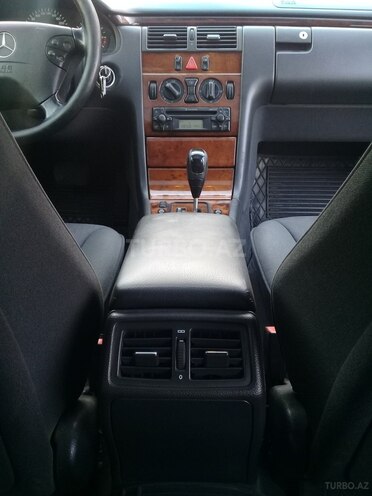 Mercedes E 260 2001, 295,000 km - 2.6 l - Bakı