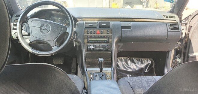 Mercedes E 320 1997, 250,000 km - 3.2 l - Bakı