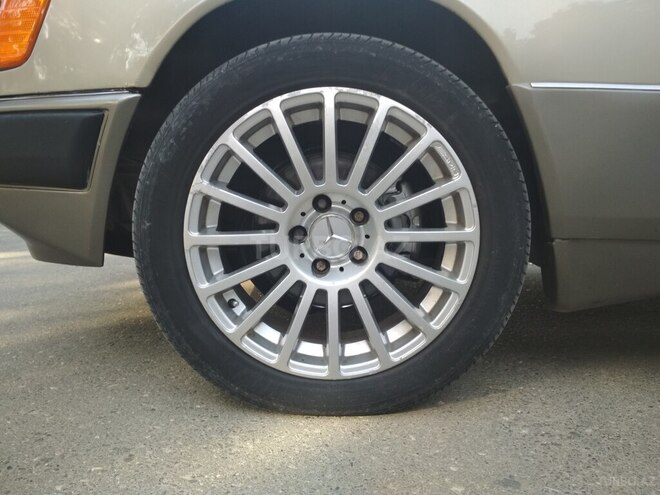 Mercedes E 260 1991, 395,000 km - 2.6 l - Sumqayıt