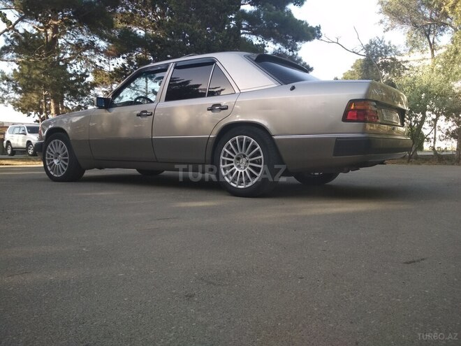 Mercedes E 260 1991, 395,000 km - 2.6 l - Sumqayıt