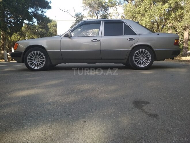 Mercedes E 260 1991, 395,000 km - 2.6 l - Sumqayıt