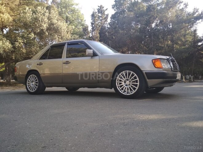 Mercedes E 260 1991, 395,000 km - 2.6 l - Sumqayıt
