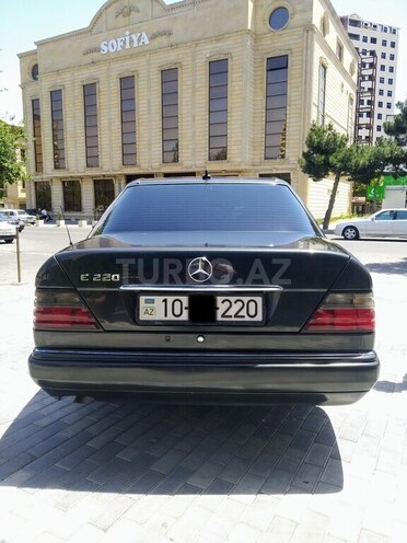 Mercedes E 220 1994, 420,000 km - 2.2 l - Bakı