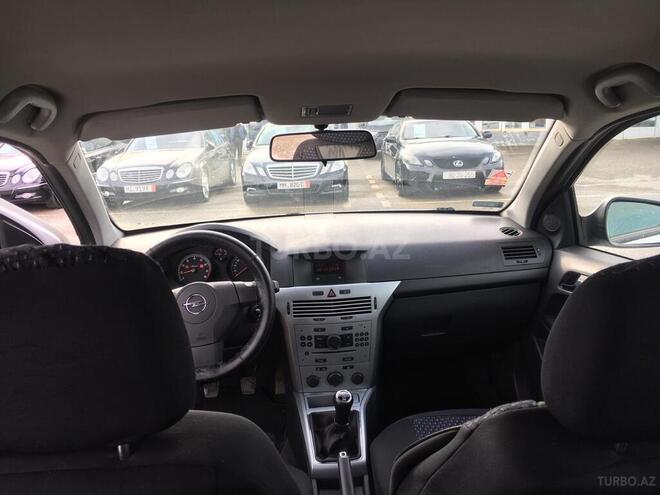 Opel Astra 2010, 148,000 km - 1.4 л - Bakı